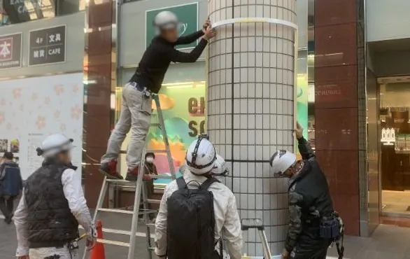 看板製作・現場施工の作業風景